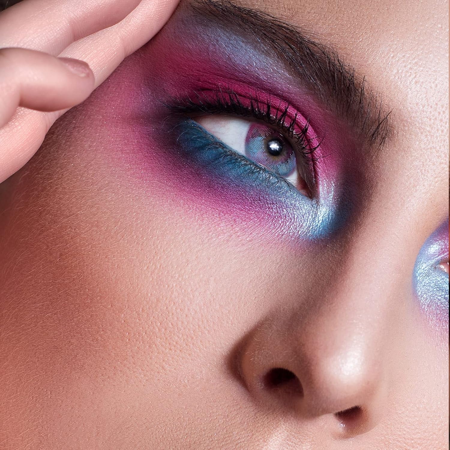 16-Color Colorful Eyeshadow Palette - Matte and Glitter Shades for Effortless Glamour Looks, Blendable and Buildable Formula